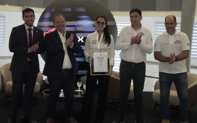 Andrea Lafarja, primera paraguaya en competir en el mundial de rally, es nueva embajadora Marca País