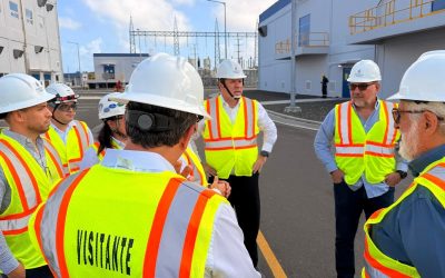 Autoridades observan el modelo termoeléctrico panameño en visita a la planta de Gatún
